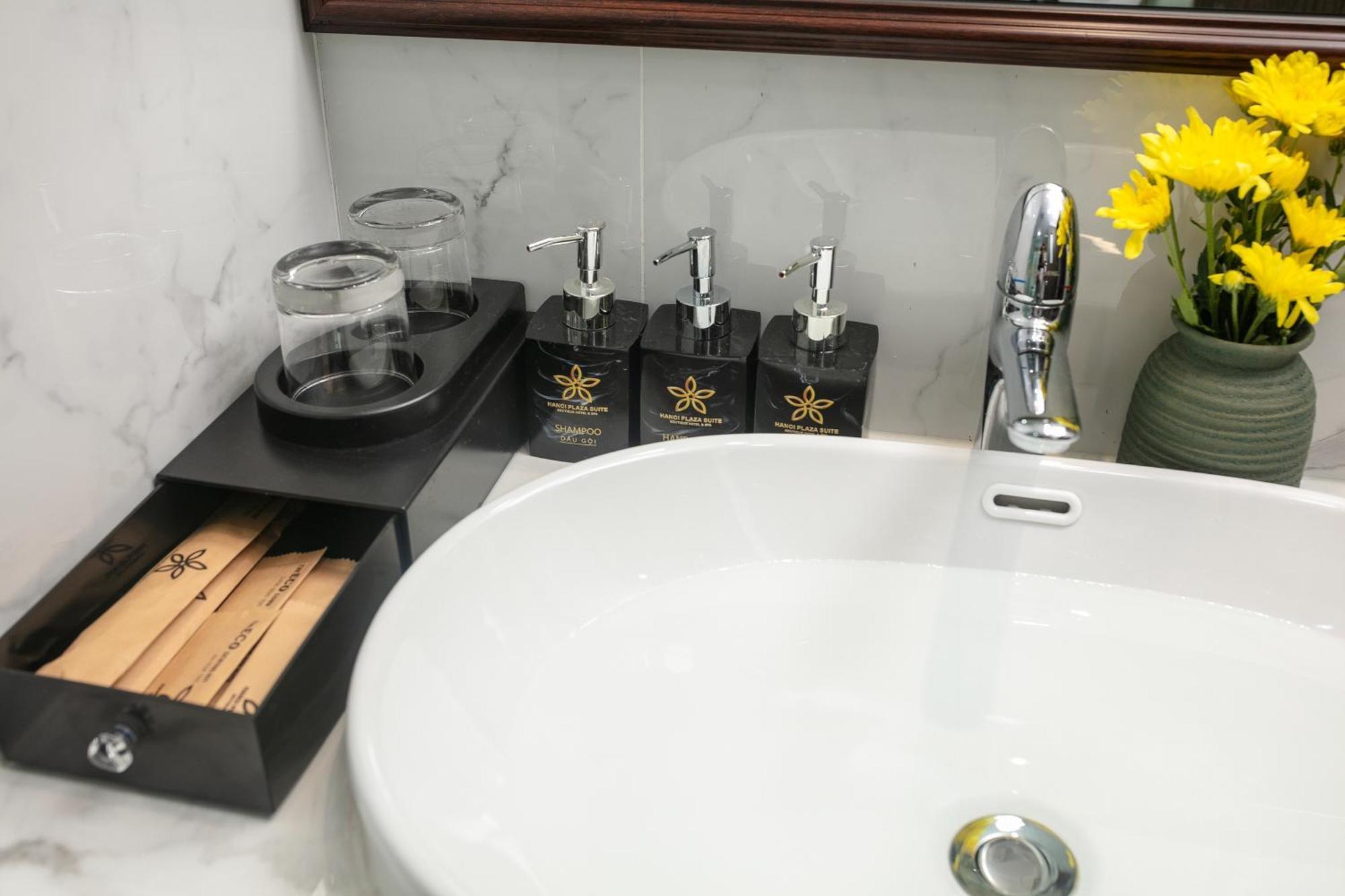 Hanoi Plaza Suite Hotel & Spa Екстериор снимка